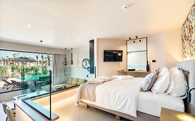 Pathos Seaside Suites
