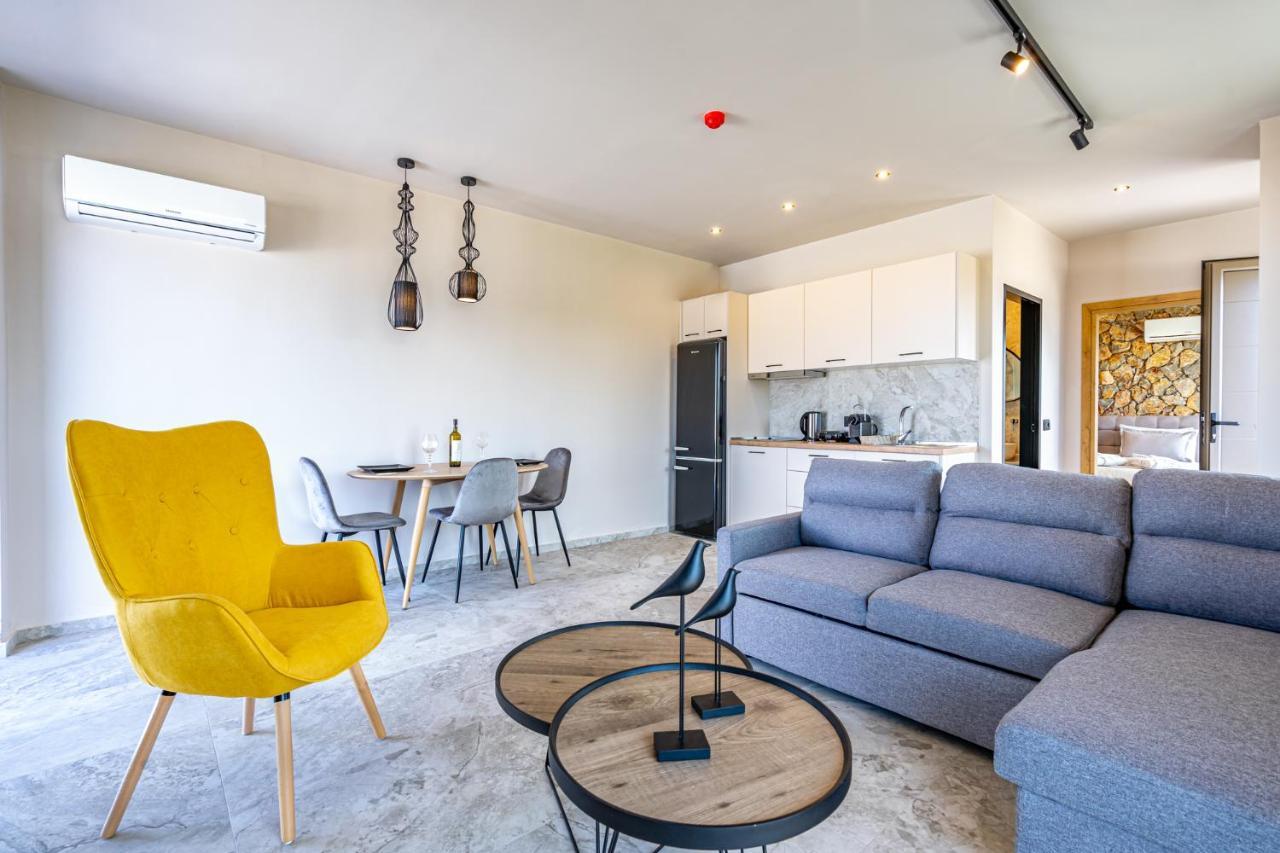 פליראקי Pathos Seaside Suites מראה חיצוני תמונה